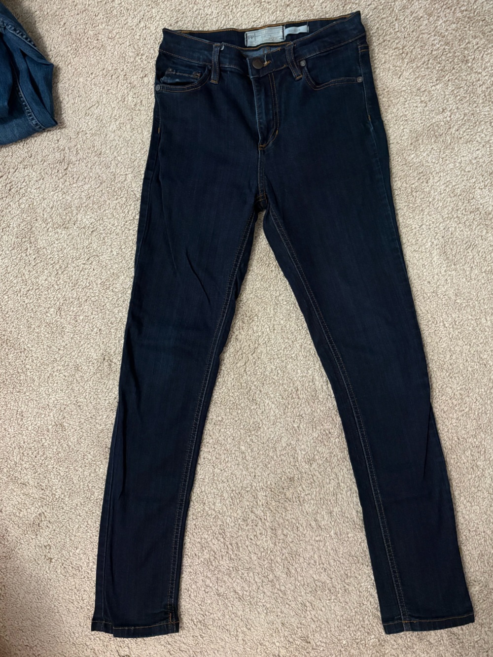 FREE PEOPLE high rise very dark wash Skinny Jeans size 26